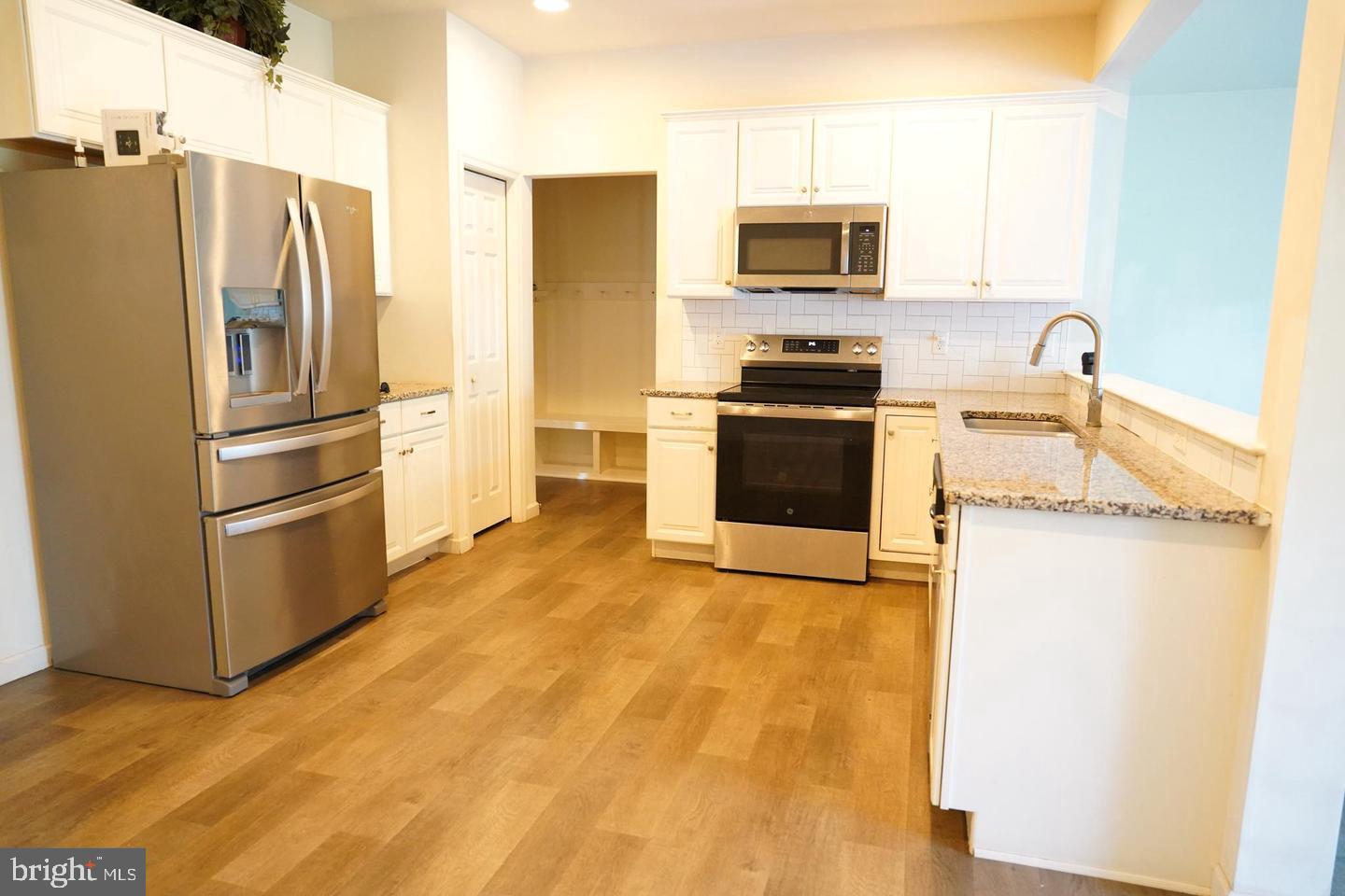 PADA2064650 Property Photo 3