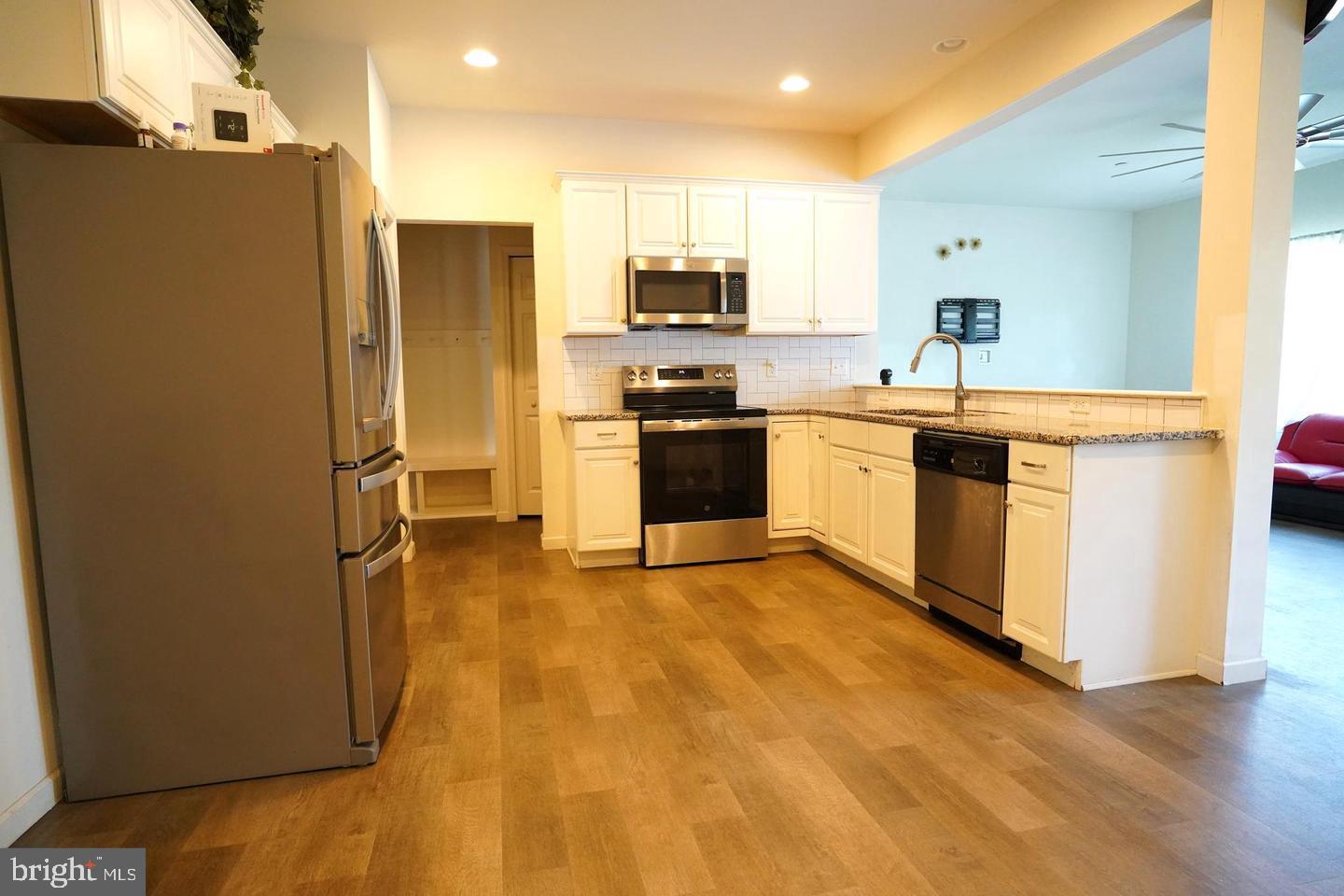 PADA2064650 Property Photo 4
