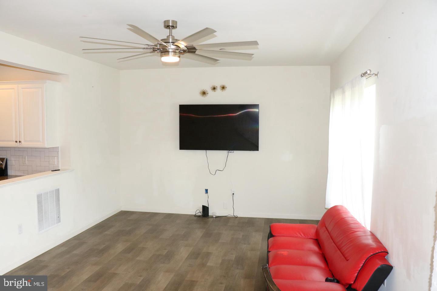 PADA2064650 Property Photo 6