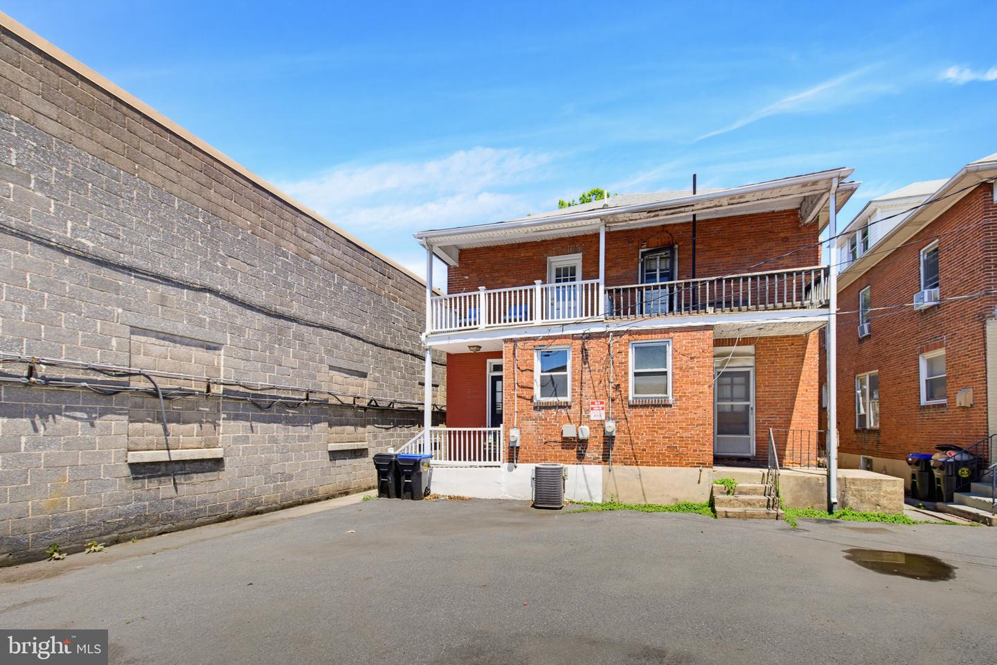 3429 Derry St Property Photo 3