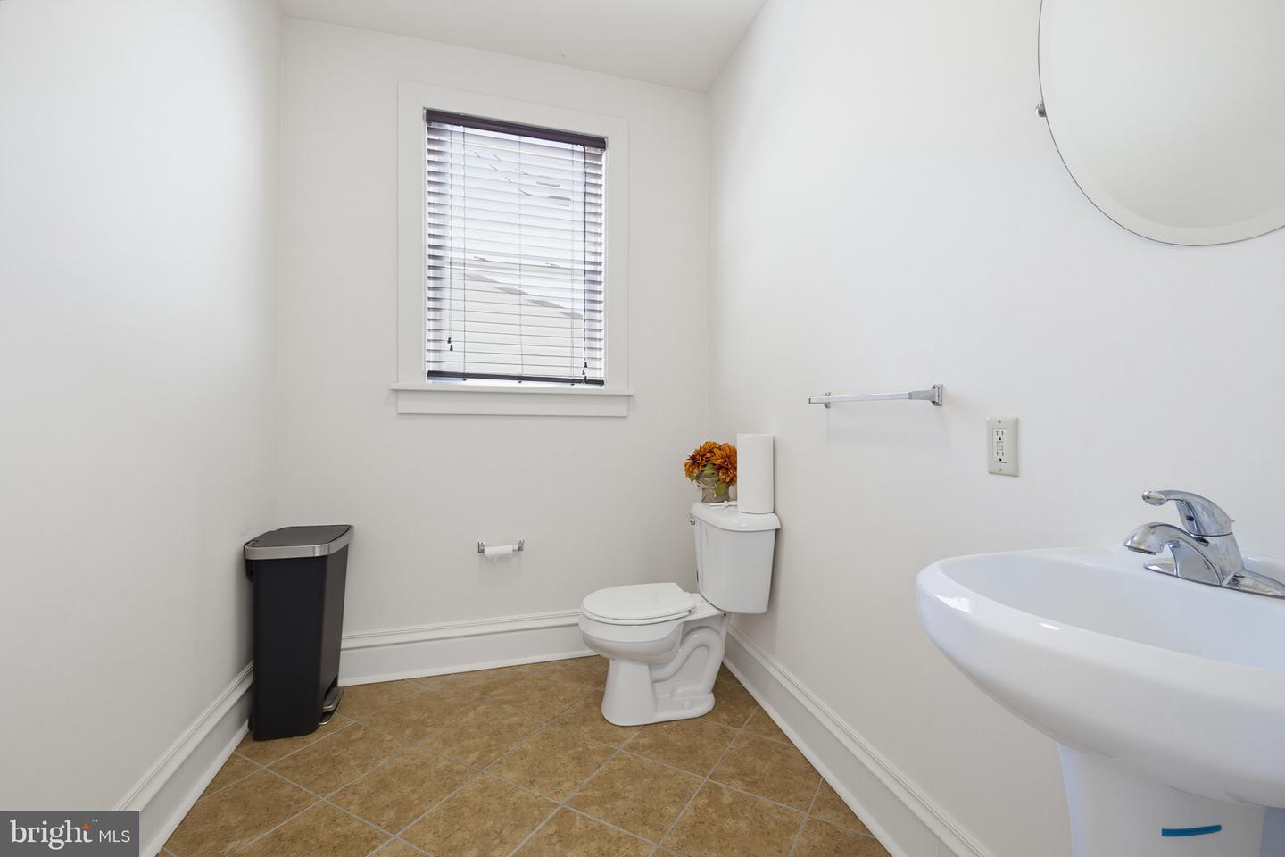 3429 Derry St Property Photo 7