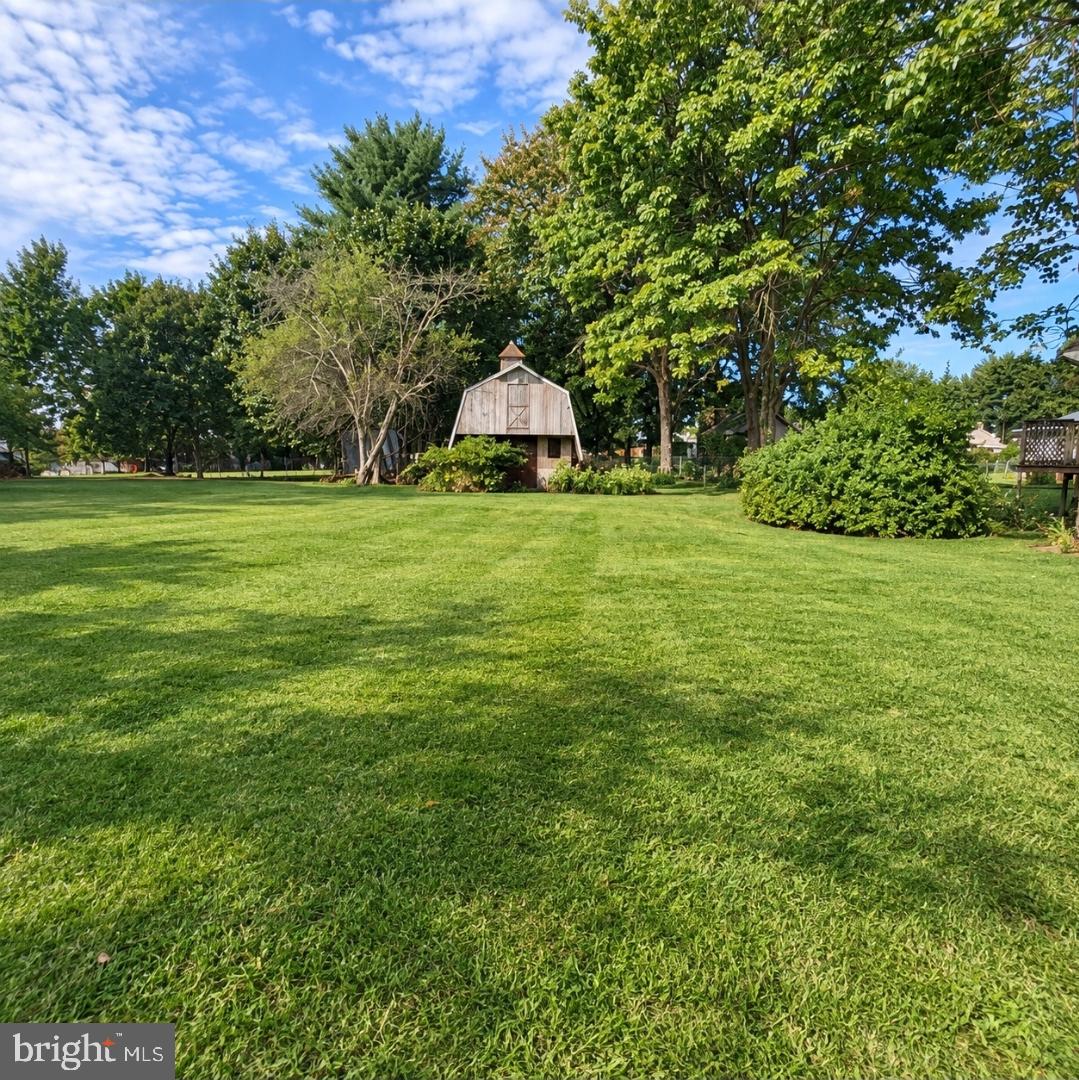 1184 Fairmont Dr Property Photo 3