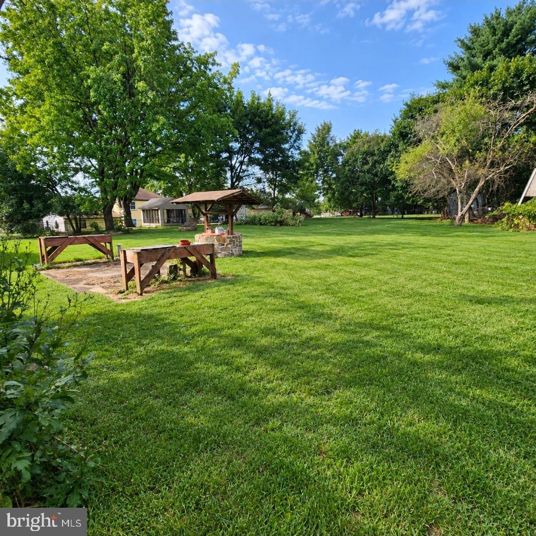 1184 Fairmont Dr Property Photo 4