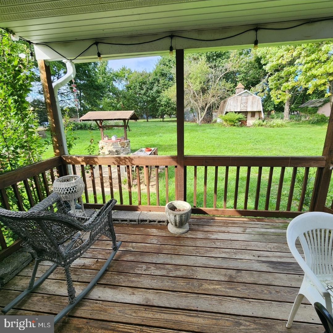 1184 Fairmont Dr Property Photo 6