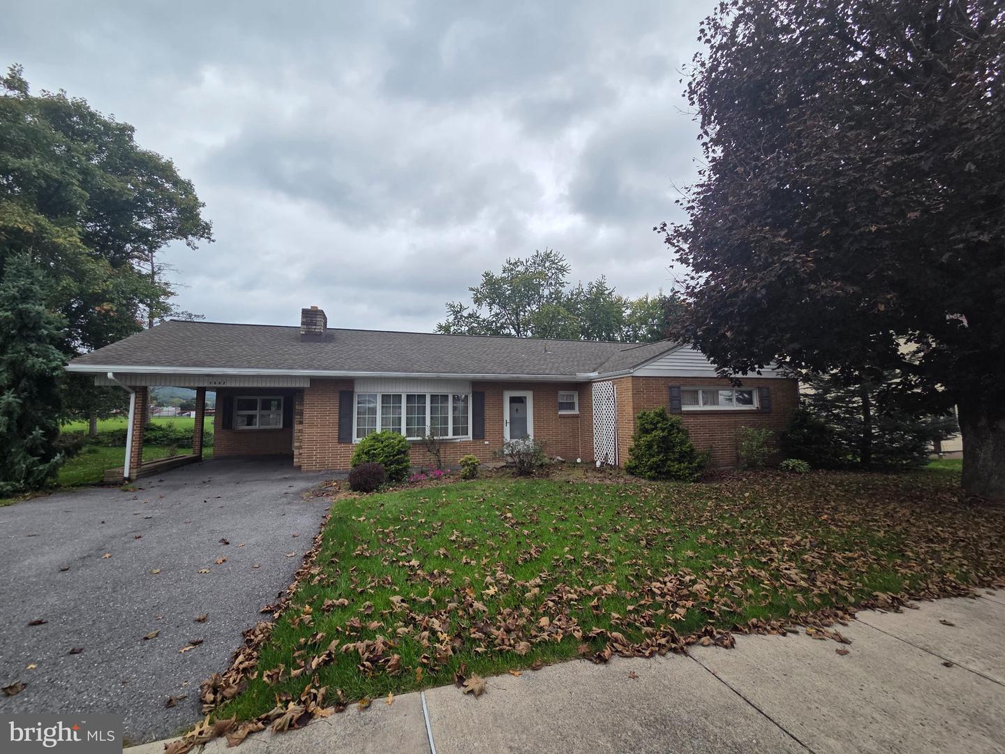 3882 N MARKET ST Property Photo 1