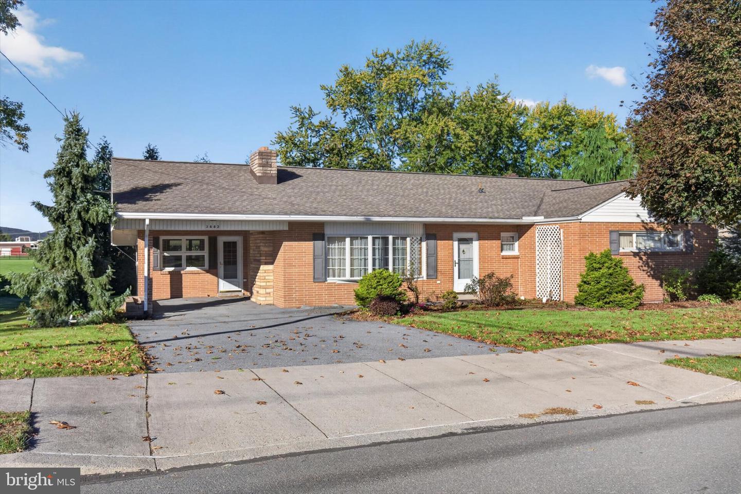 3882 N Market St Property Photo 1