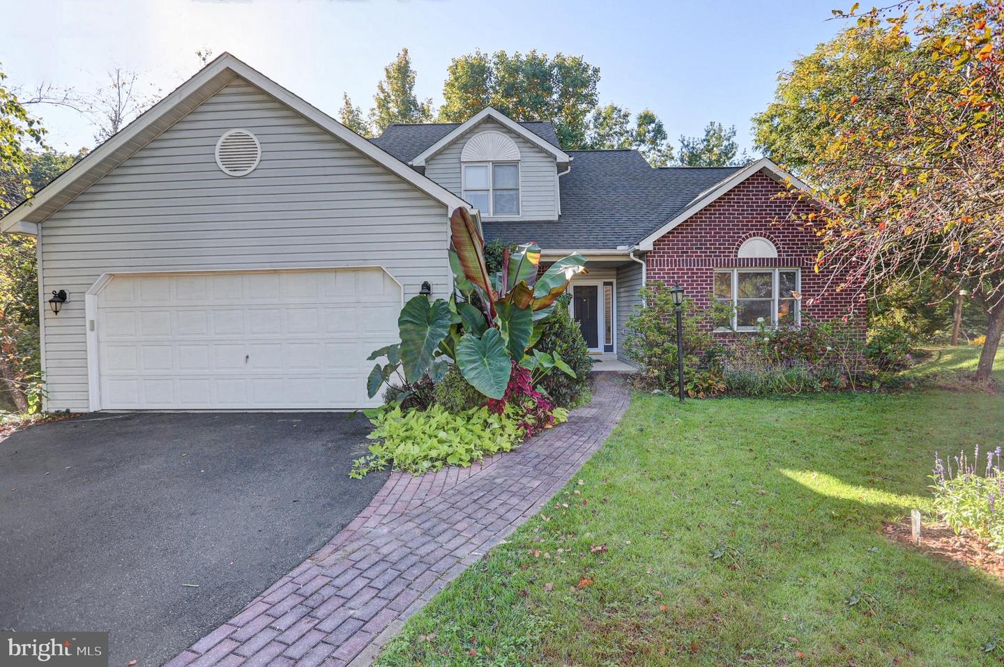 5814 BARNSLEY DR Property Photo 1