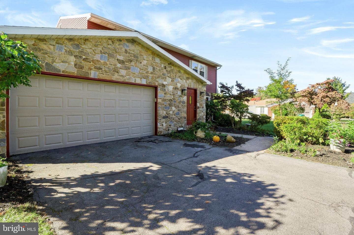 4426 Avon Dr Property Photo 4