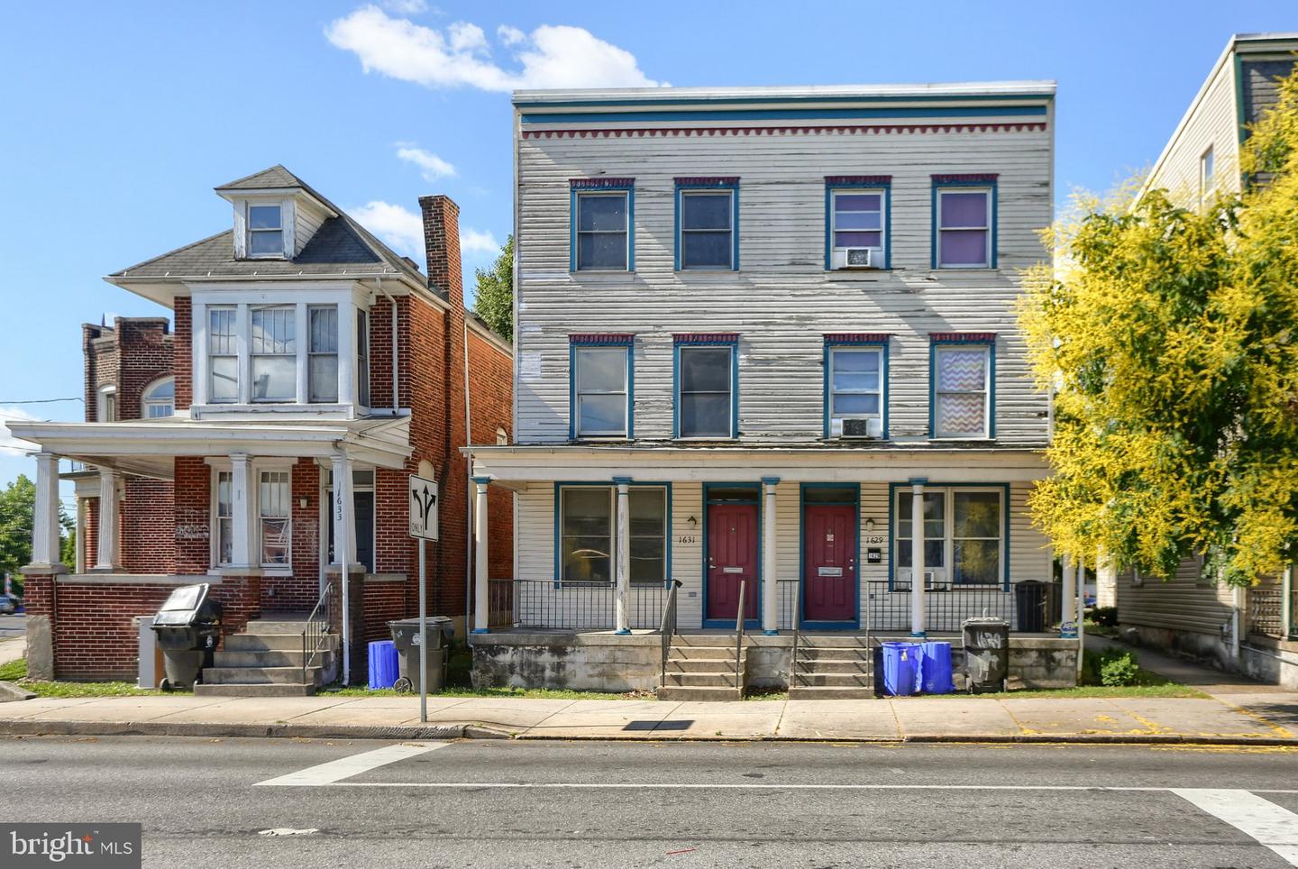 1629 DERRY ST Property Photo 1