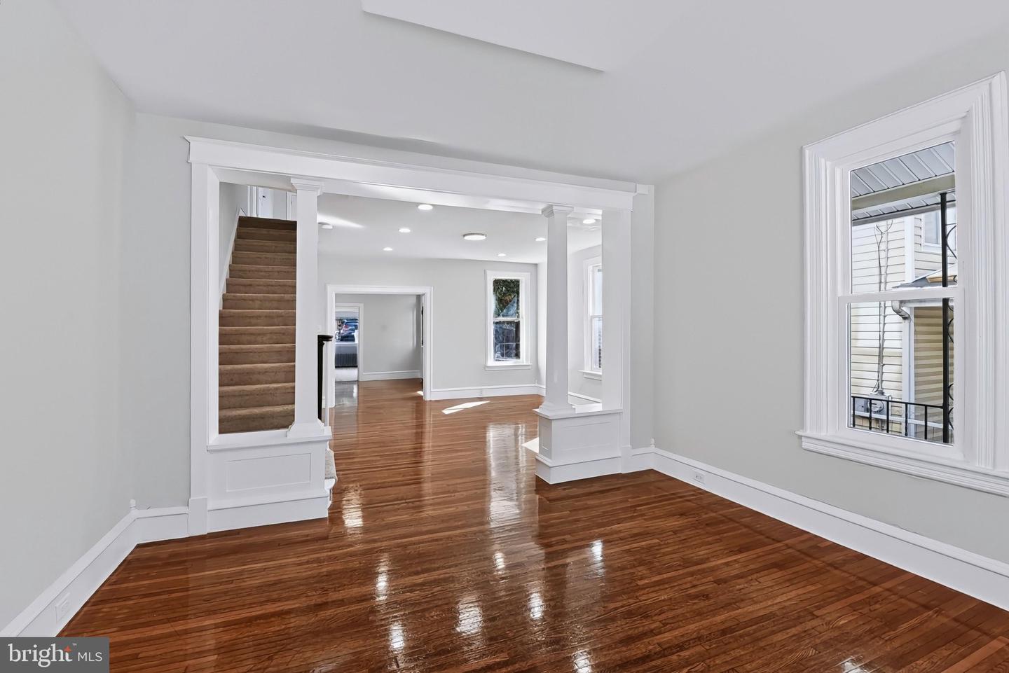 236 Pine St Property Photo 5