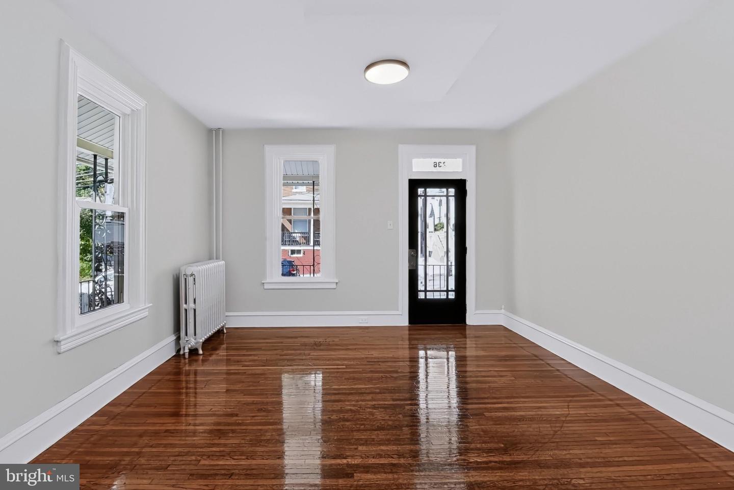 236 Pine St Property Photo 6