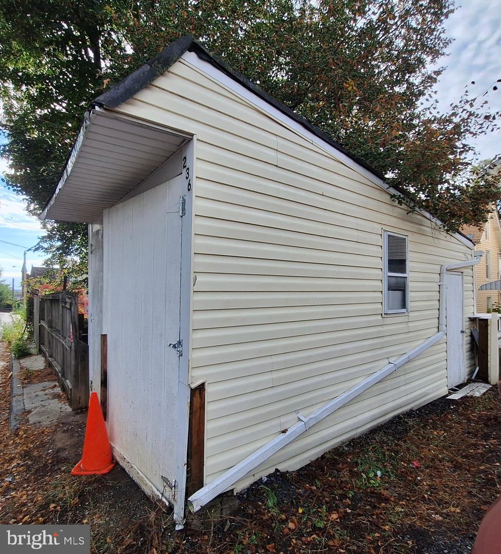 236 Pine St Property Photo 31