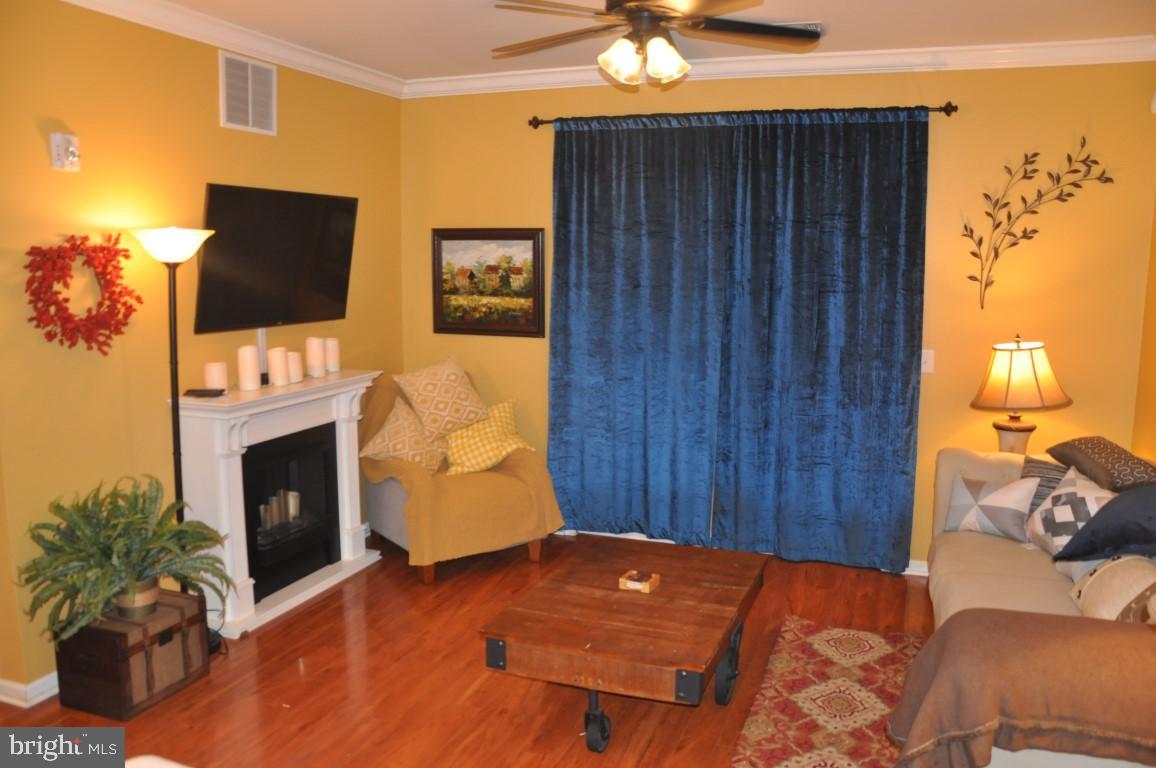 5103 Poplar St Property Photo 4