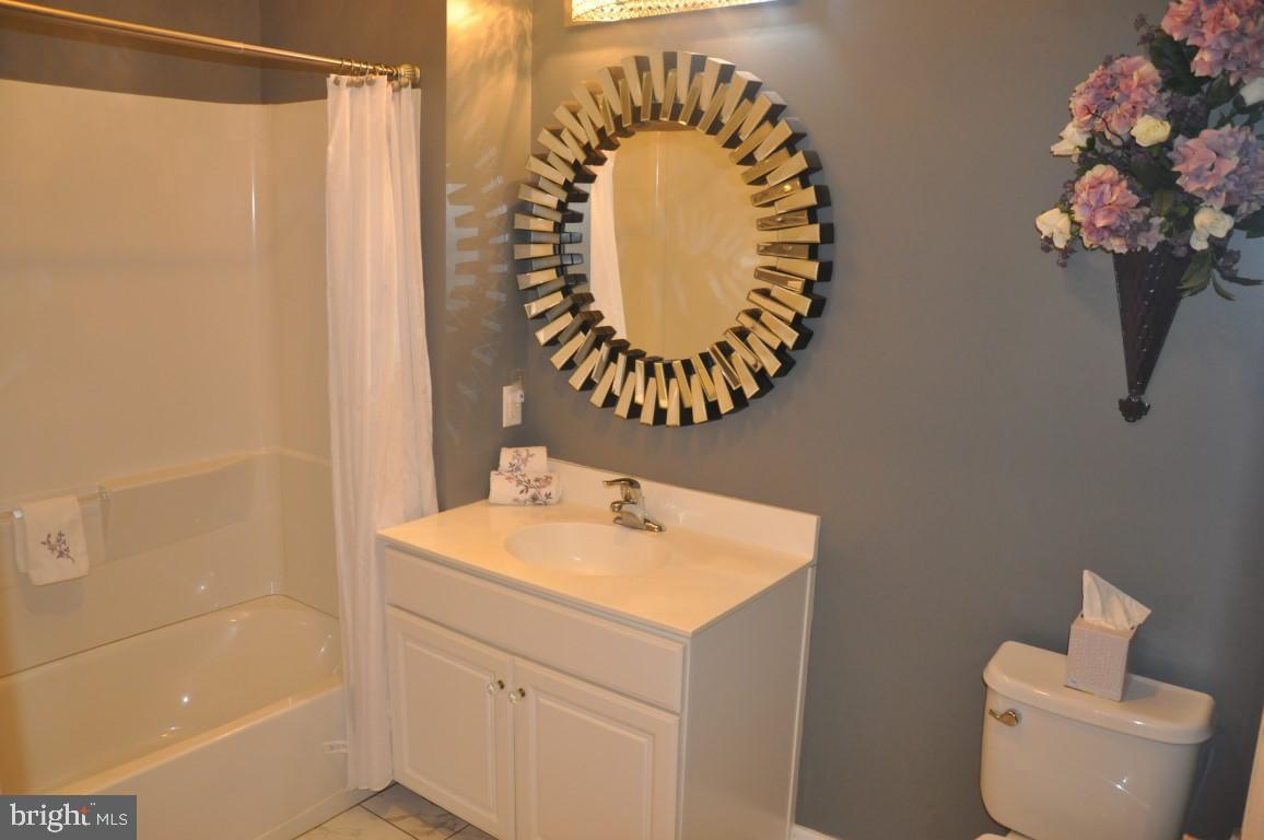 5103 Poplar St Property Photo 10