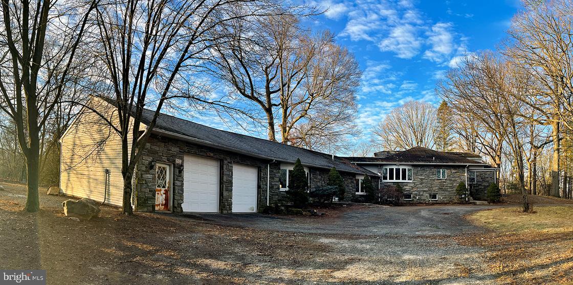 1000 Valleybrook Property Photo 2