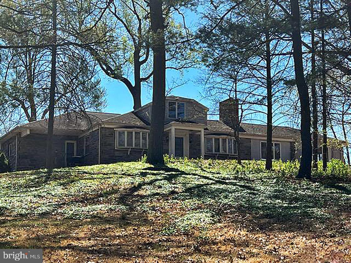 1000 Valleybrook Property Photo 3