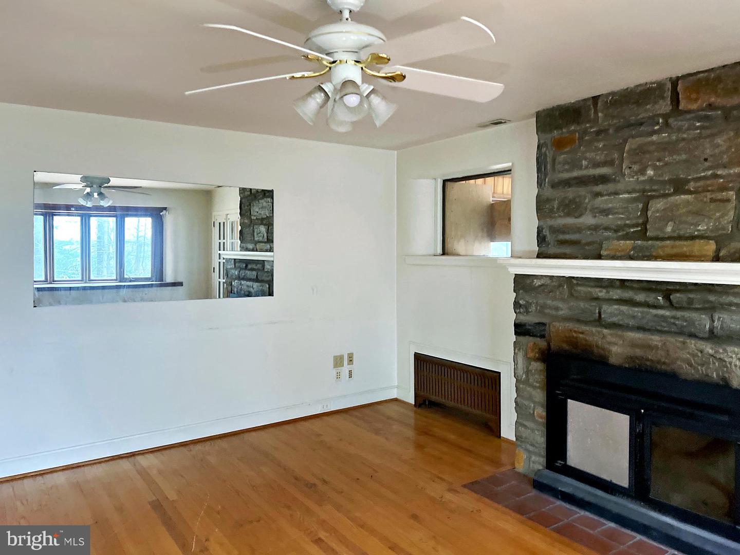 1000 Valleybrook Property Photo 6