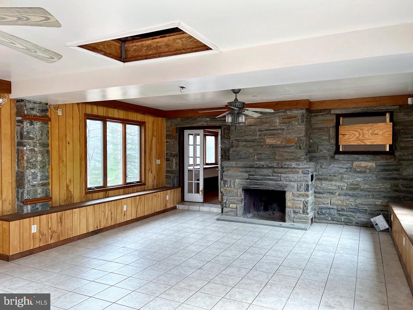 1000 Valleybrook Property Photo 10