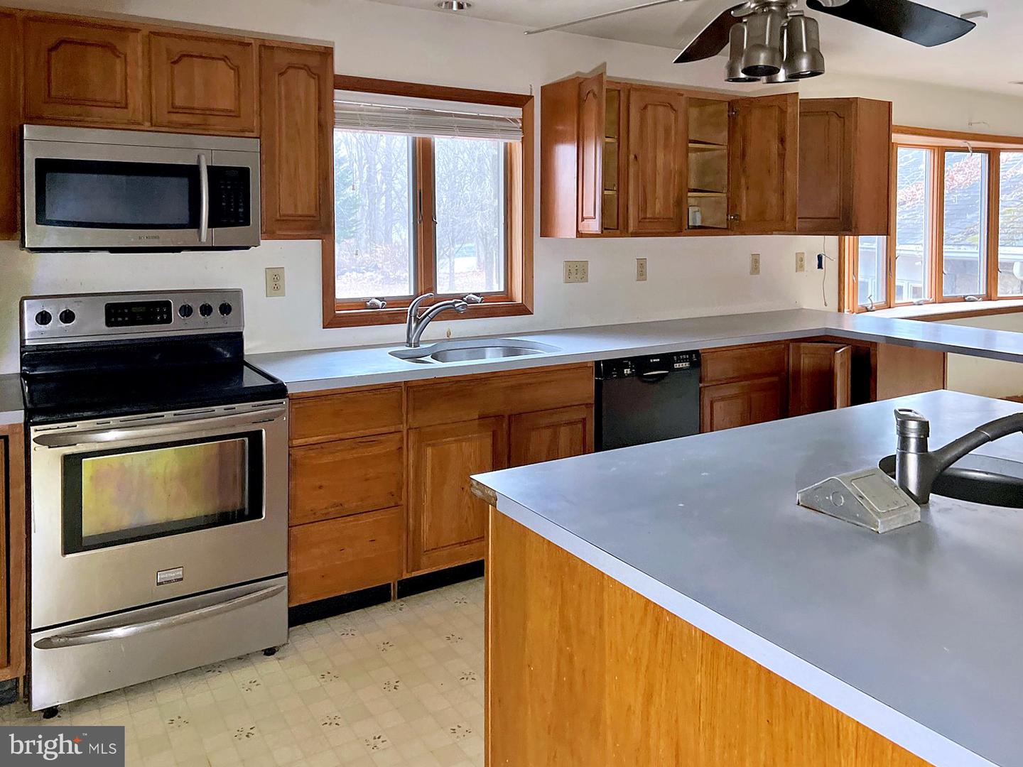 1000 Valleybrook Property Photo 11