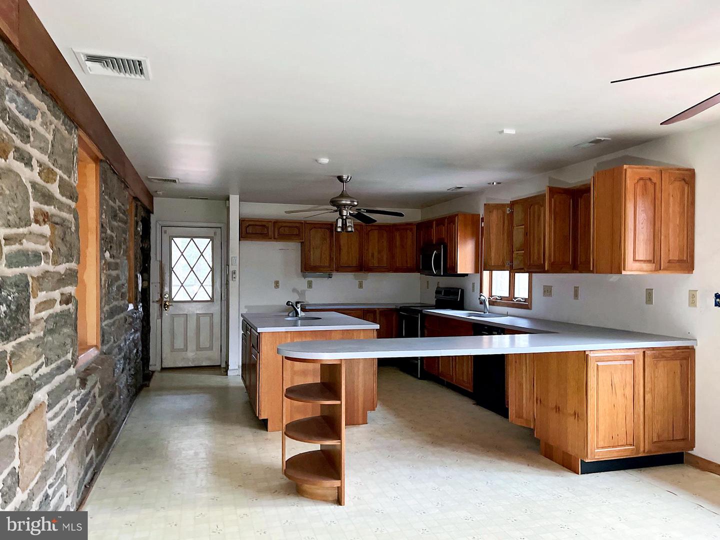 1000 Valleybrook Property Photo 12