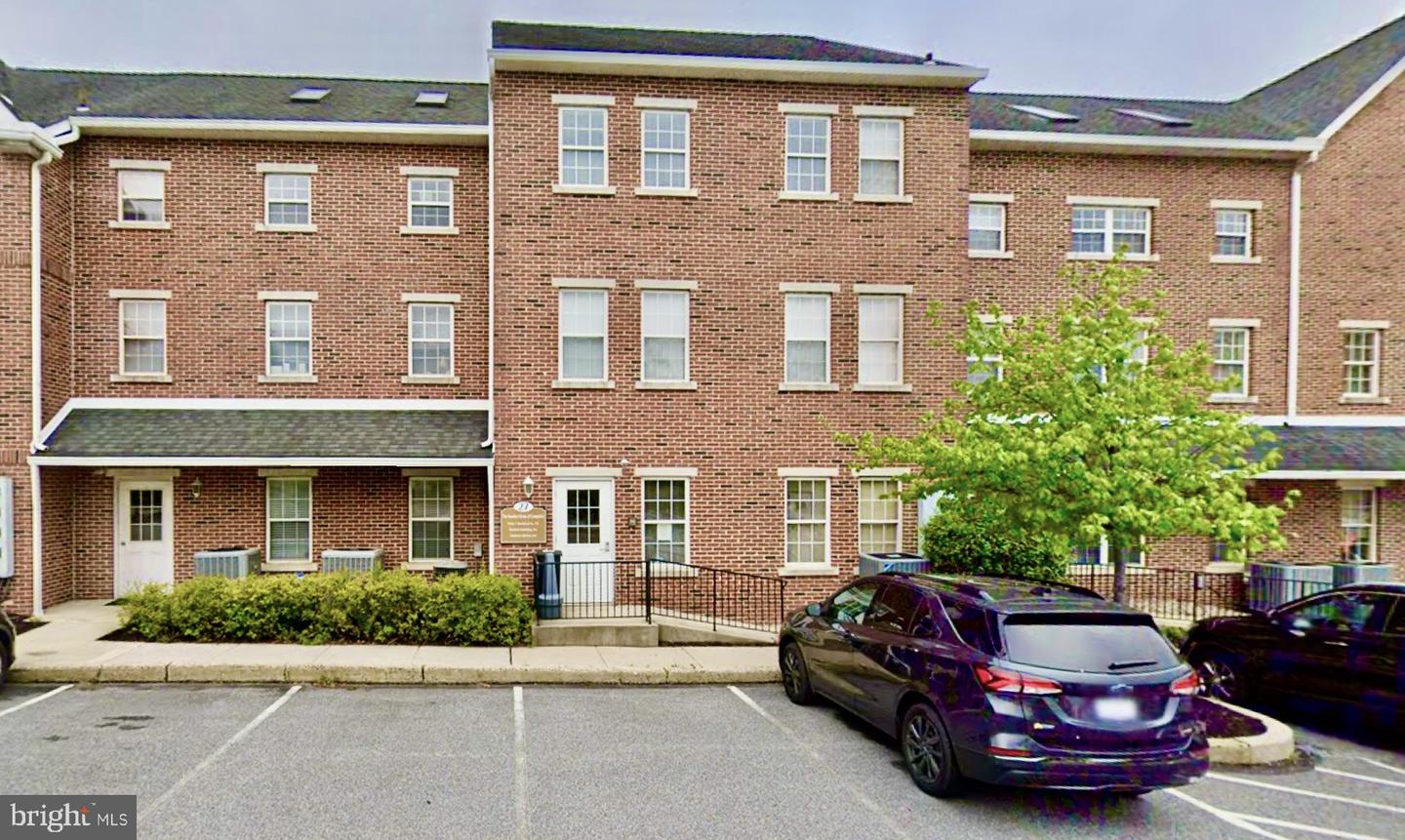27 Regency Plz Property Photo 1