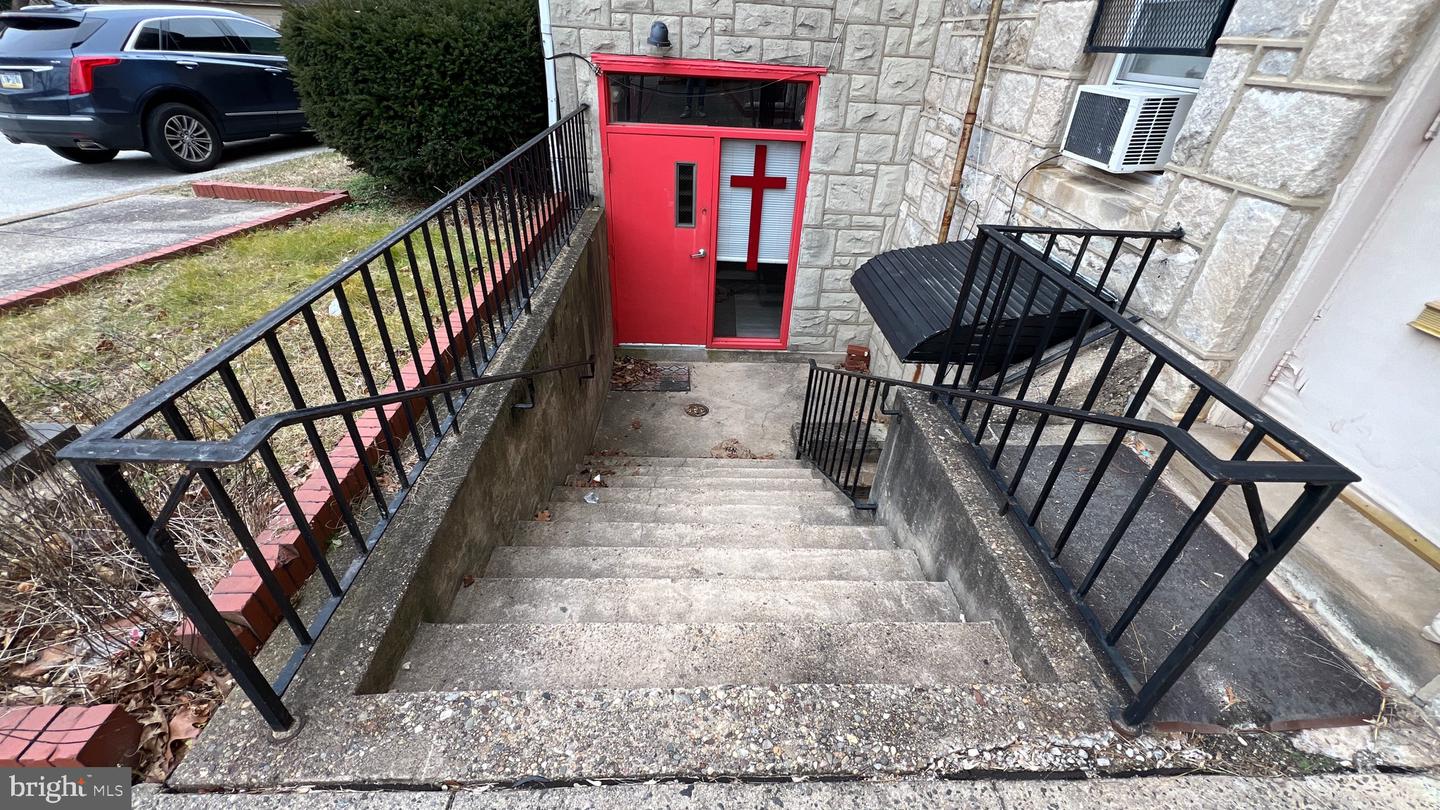 1712 W Providence Ave Property Photo 11