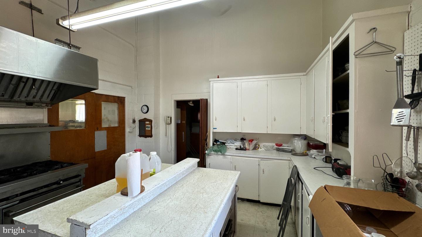 1712 W Providence Ave Property Photo 40