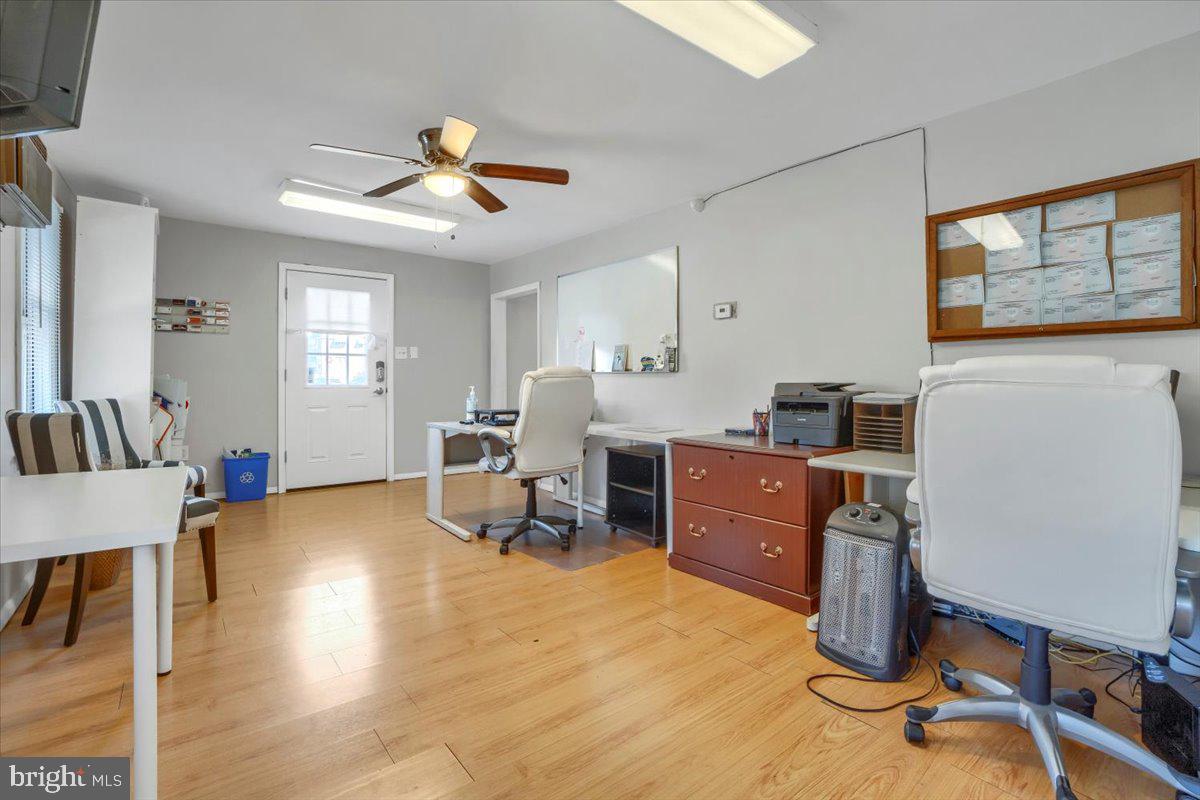 501 W 22nd St Property Photo 3