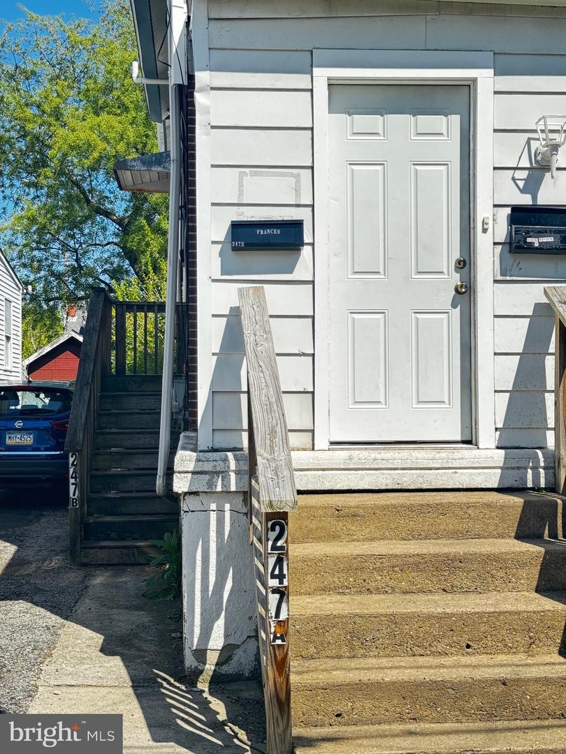 247 Melrose Ave #b Property Photo