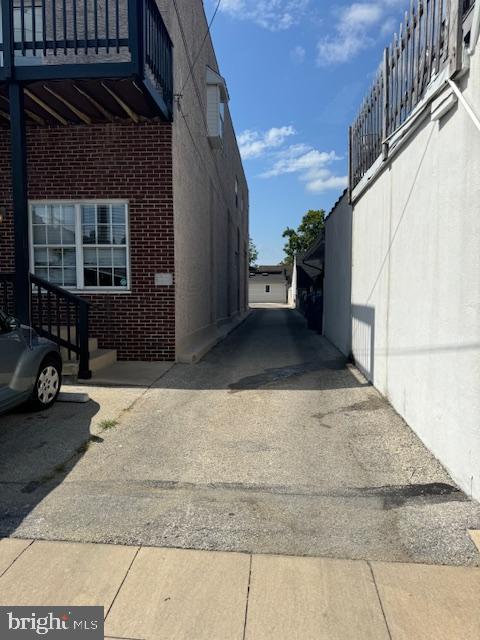 2738- 2740-e County Line Rd Property Photo 5