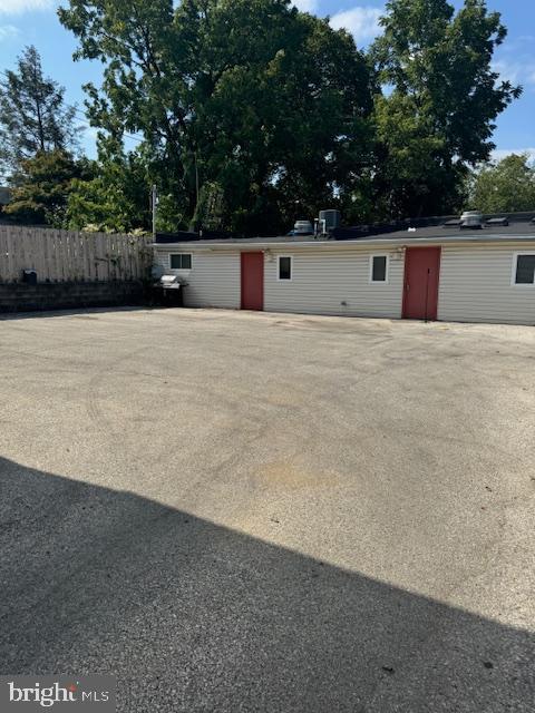 2738- 2740-e County Line Rd Property Photo 8