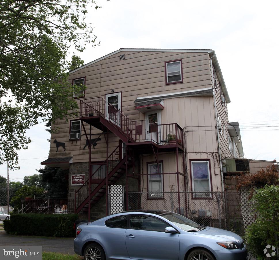304 N Chester Pike Property Photo 2