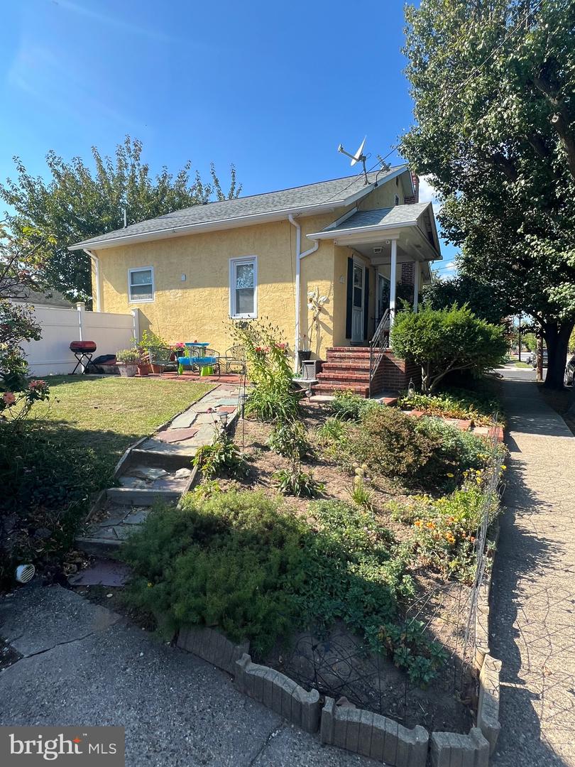347 Mohican St Property Photo