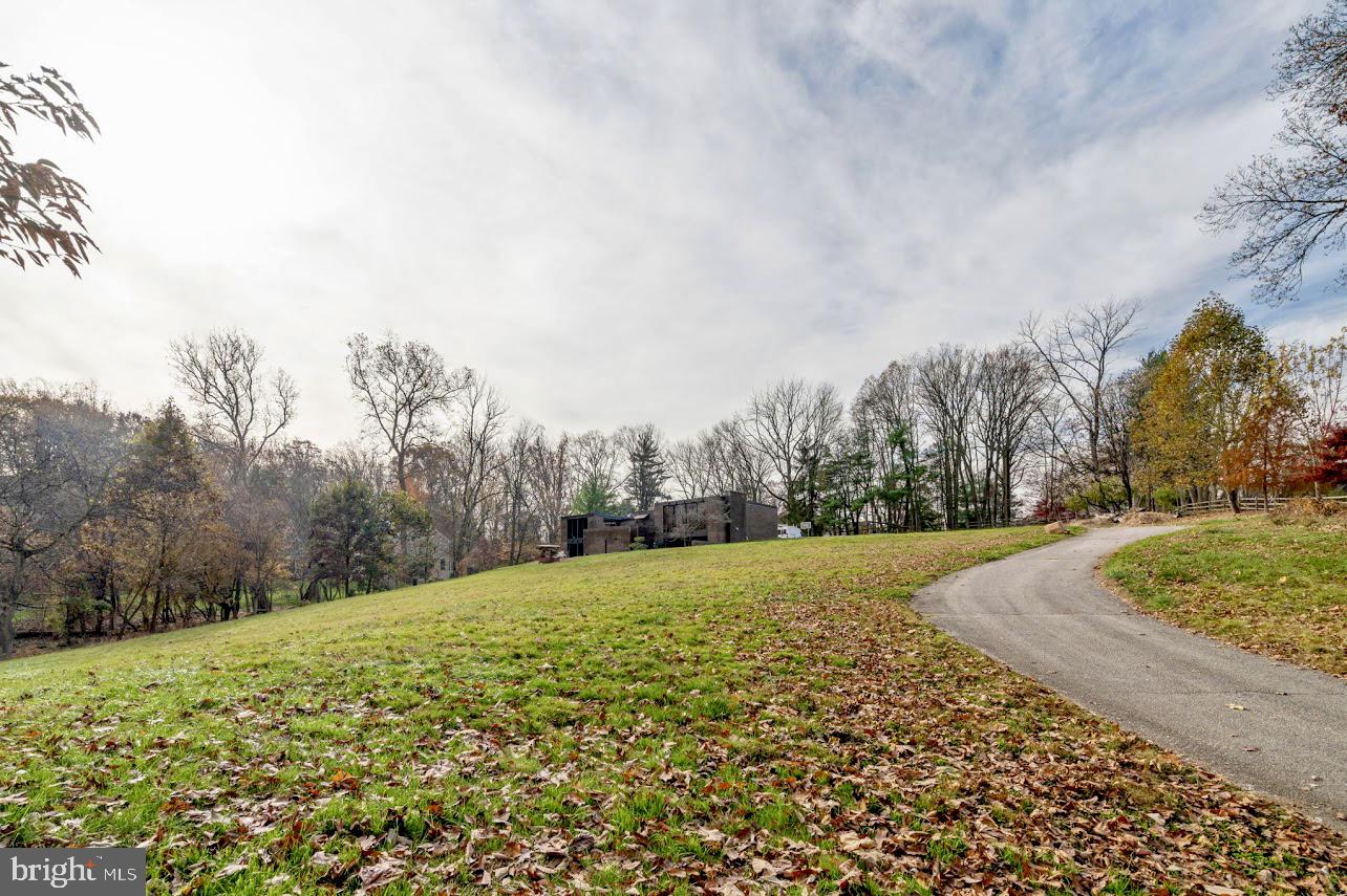 853 Briarwood Rd Property Photo 4