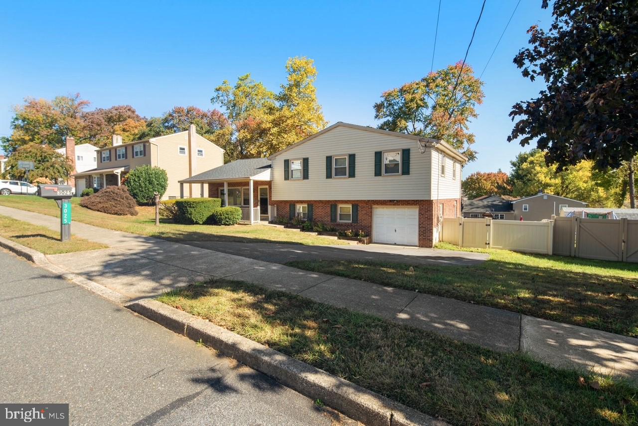 3025 Highwoods Dr Property Photo 5