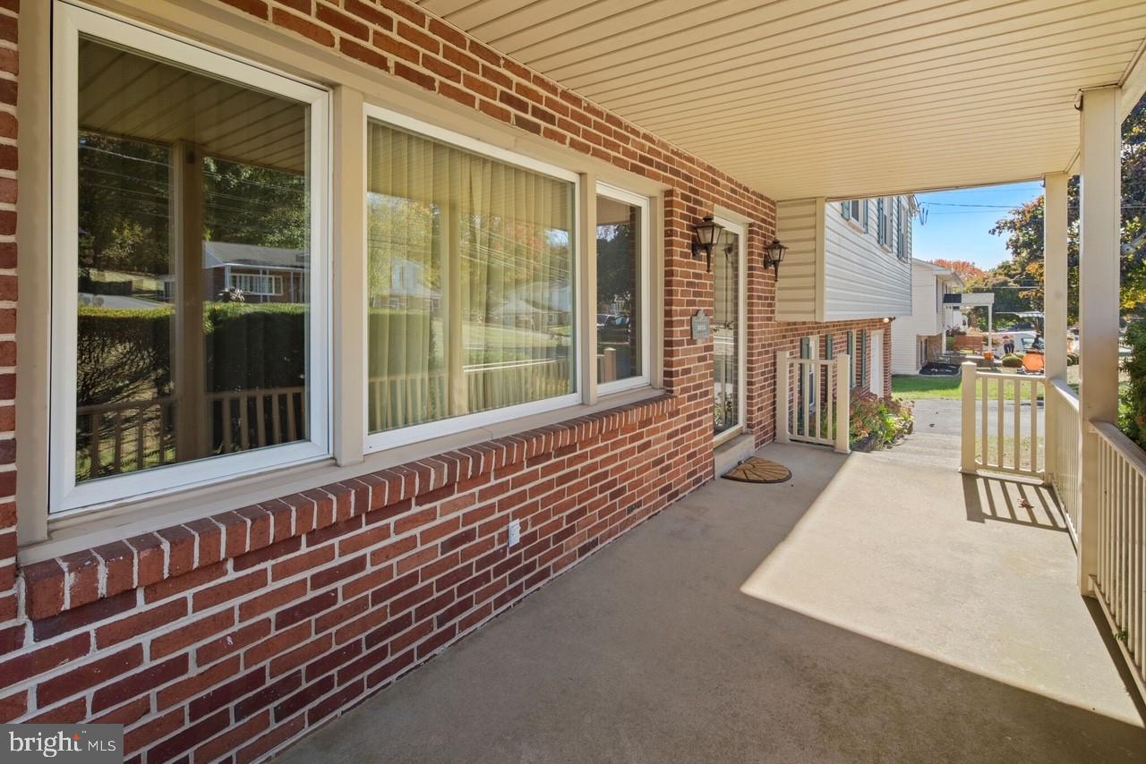 3025 Highwoods Dr Property Photo 8