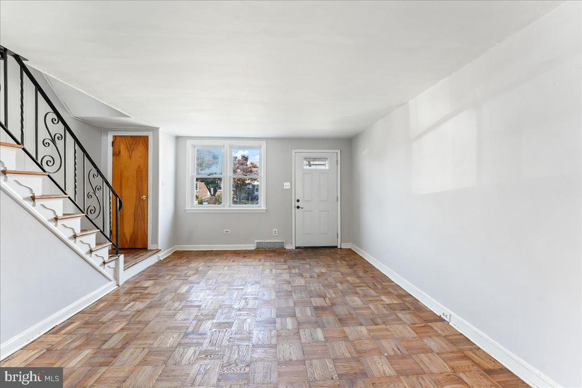 2210 Lynn Blvd Property Photo 4