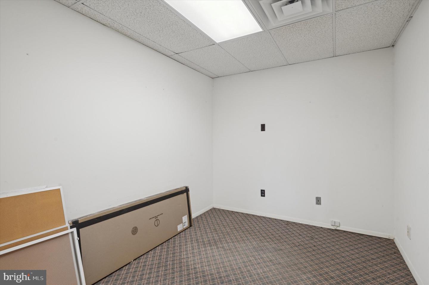 1509 Chichester Ave Property Photo 8