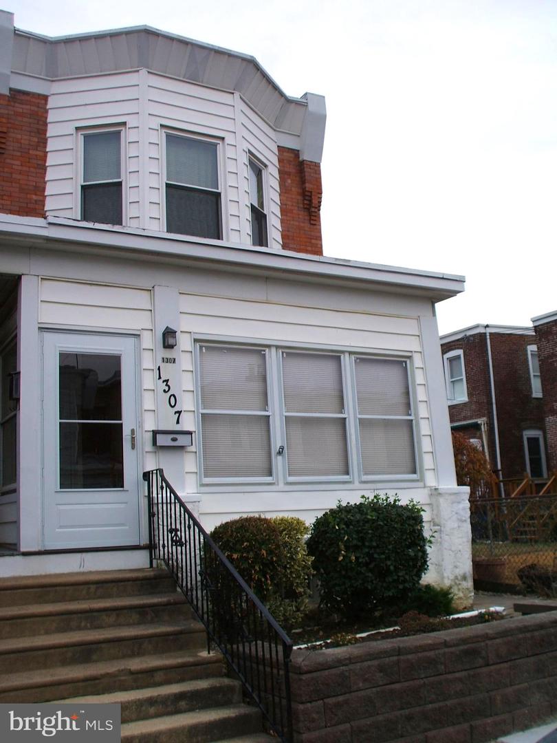 1307 E 10th St Property Photo