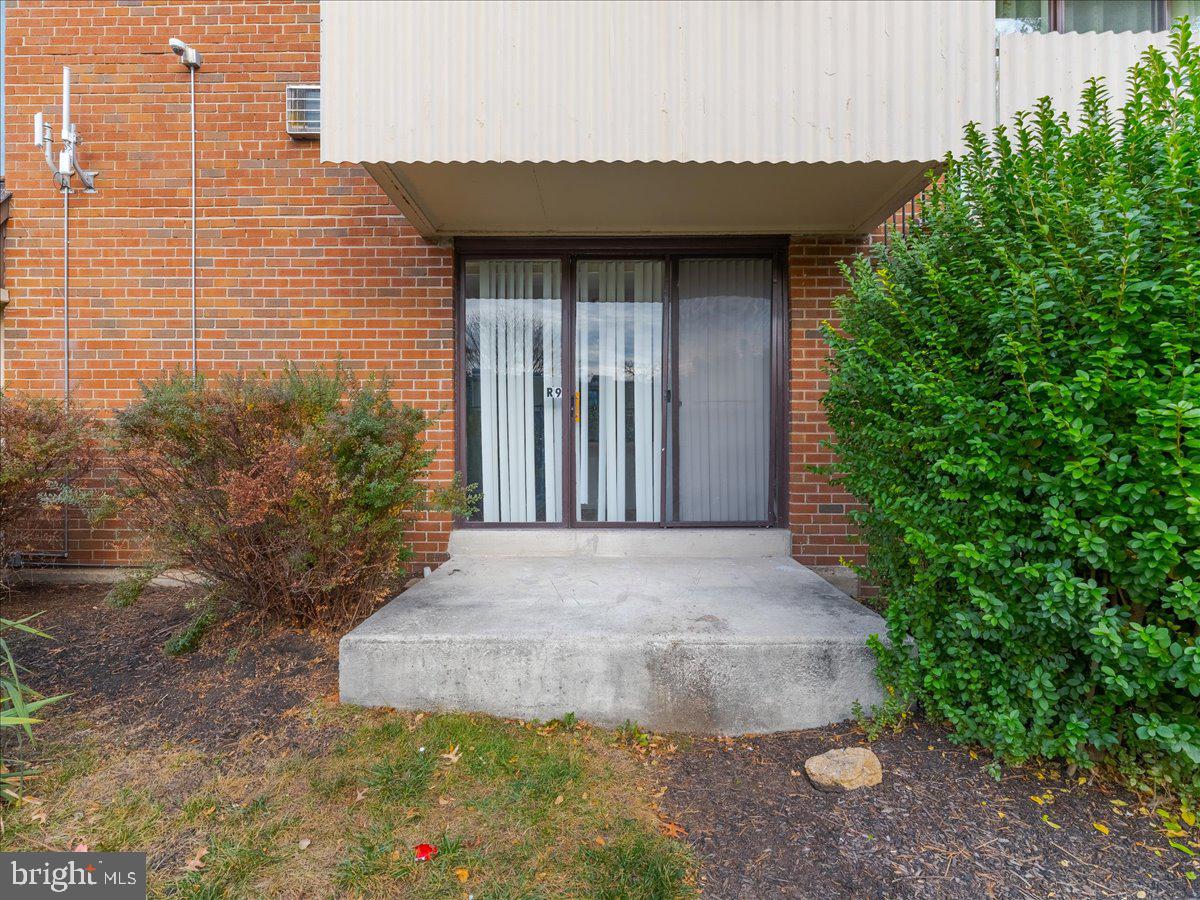 100 E Glenolden Ave #r9 Property Photo 3