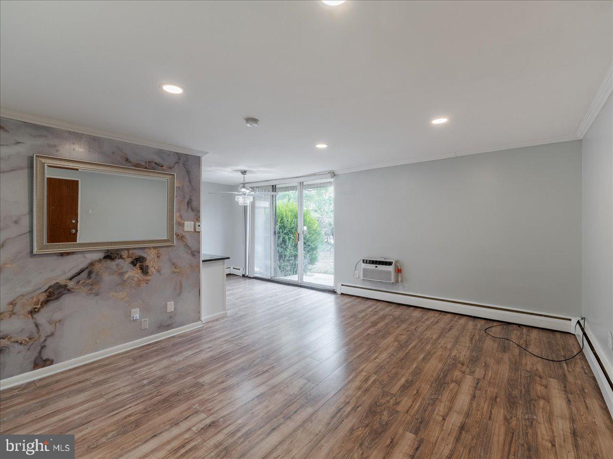 100 E Glenolden Ave #r9 Property Photo 8