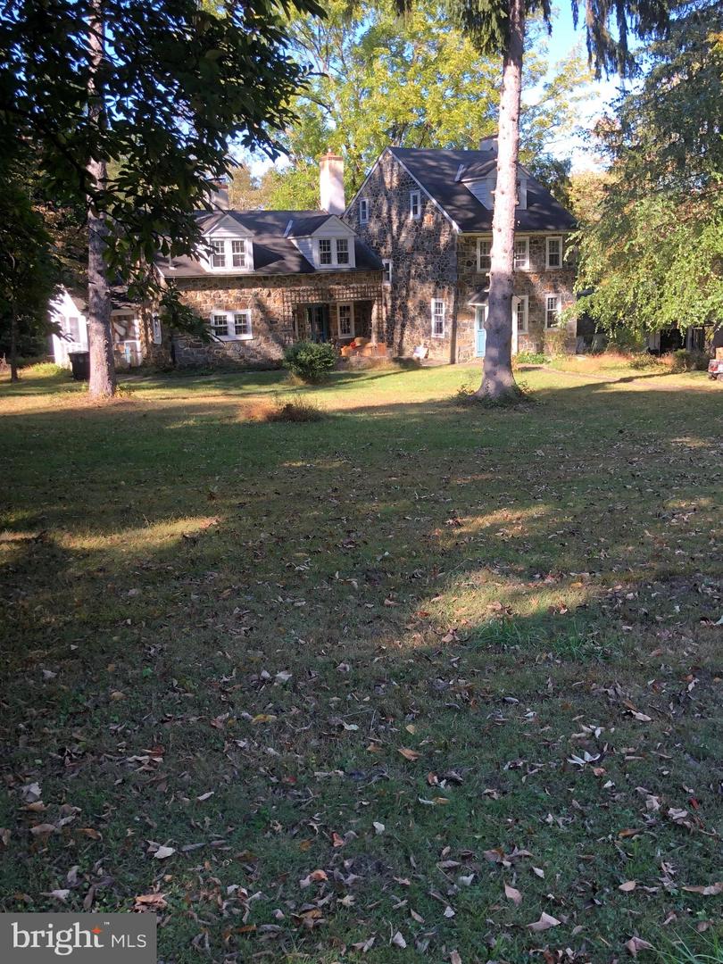 1541 Farmers Ln Property Photo 1