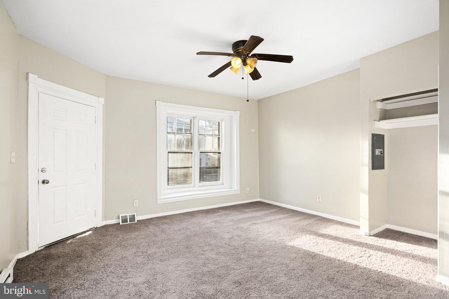 102 Holmes Rd Property Photo 3