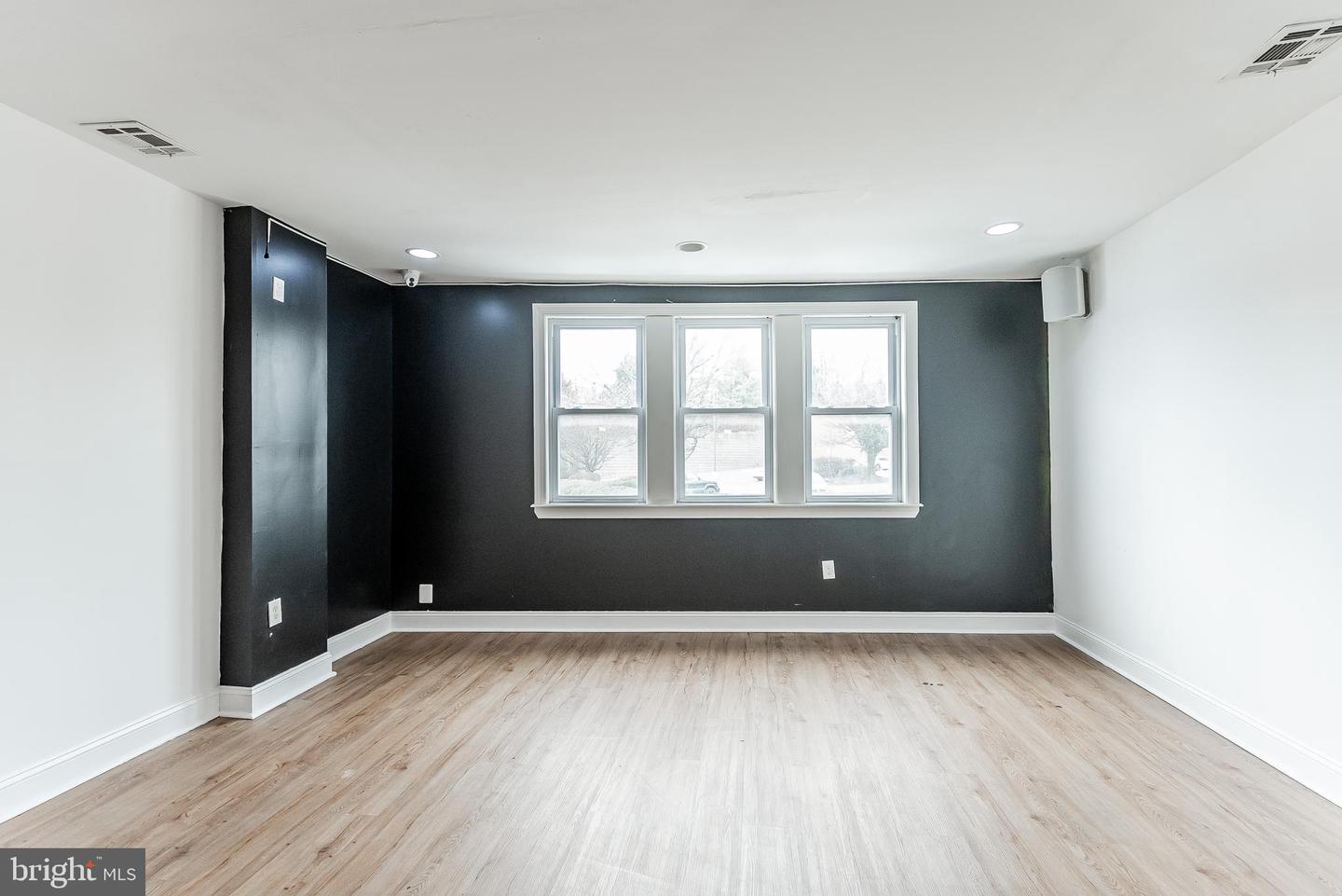 27 Chester Pike Property Photo 10