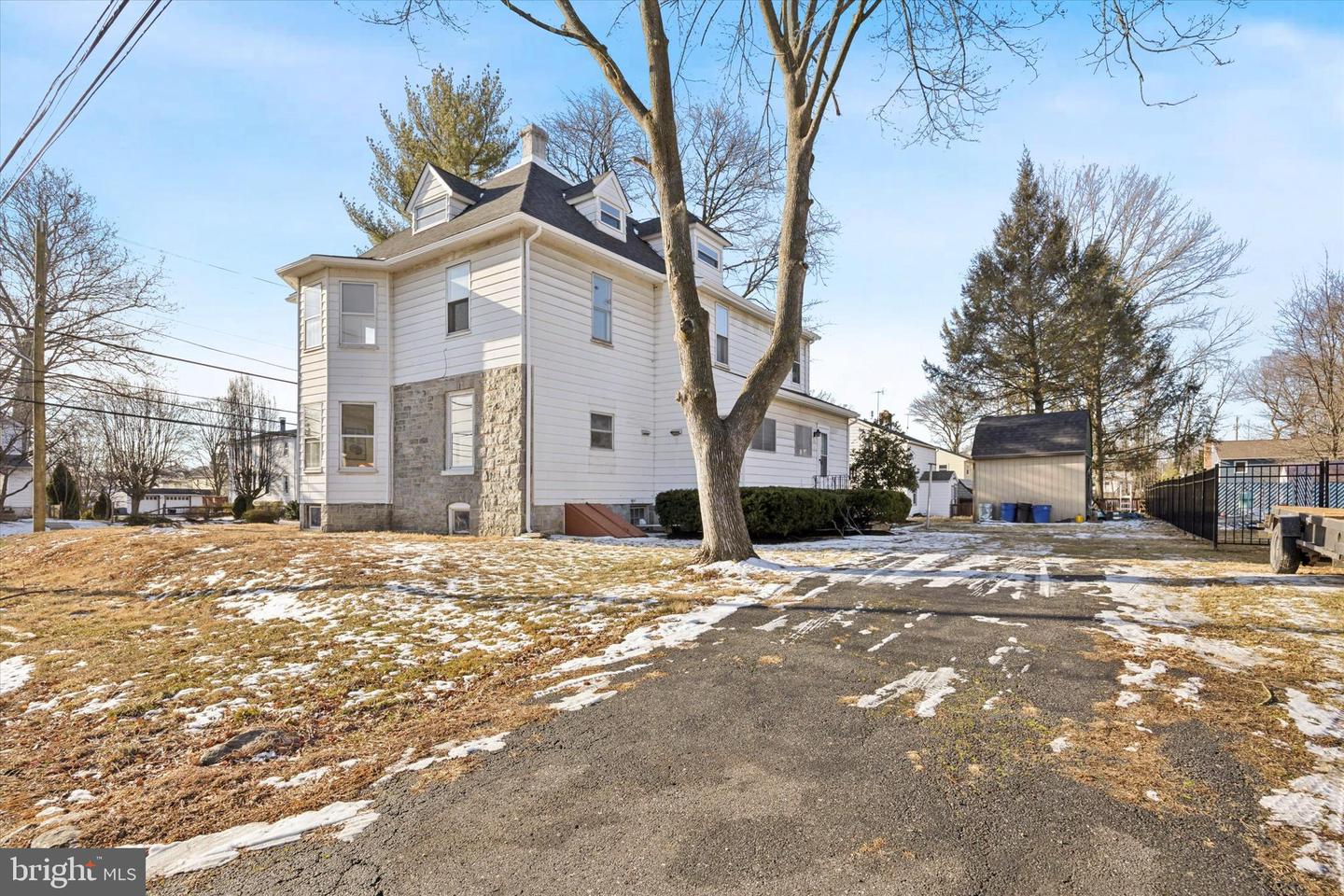 2415 Academy Ave Property Photo