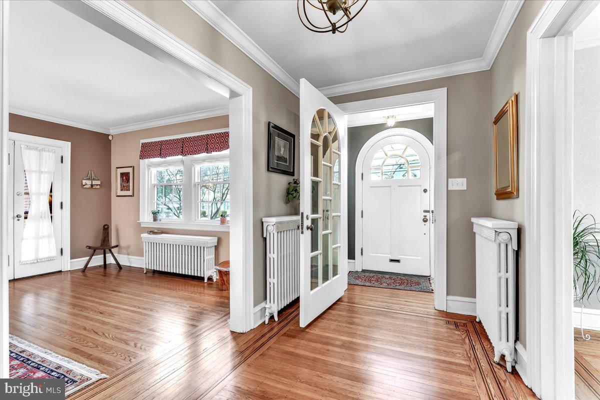 627 Ardmore Ave Property Photo
