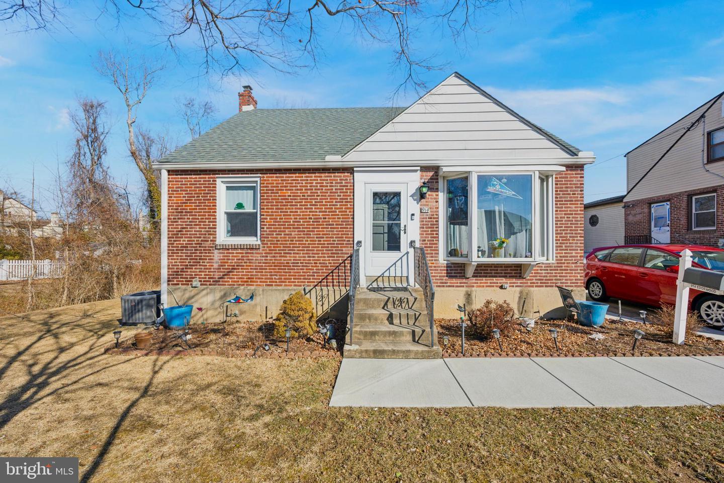 914 Edgewood Ave Property Photo