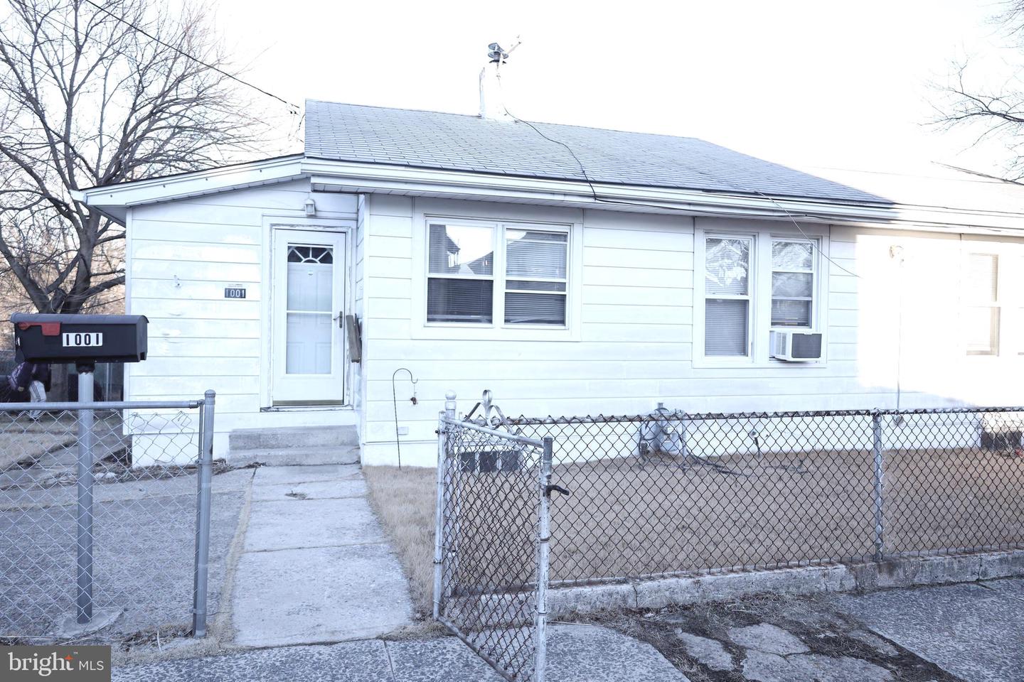 1001 Sunset St Property Photo