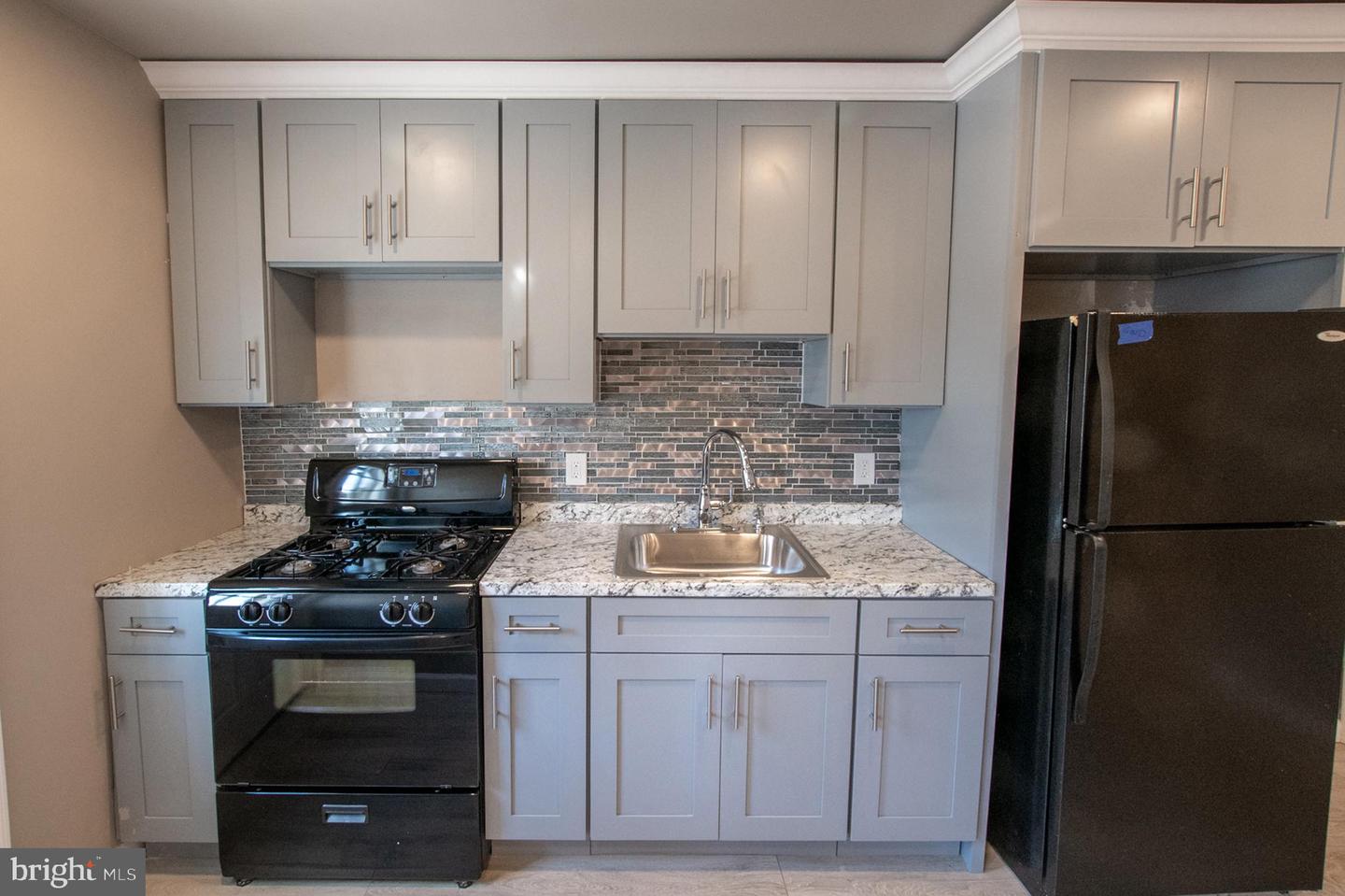 108 Whitely Ter Property Photo 12