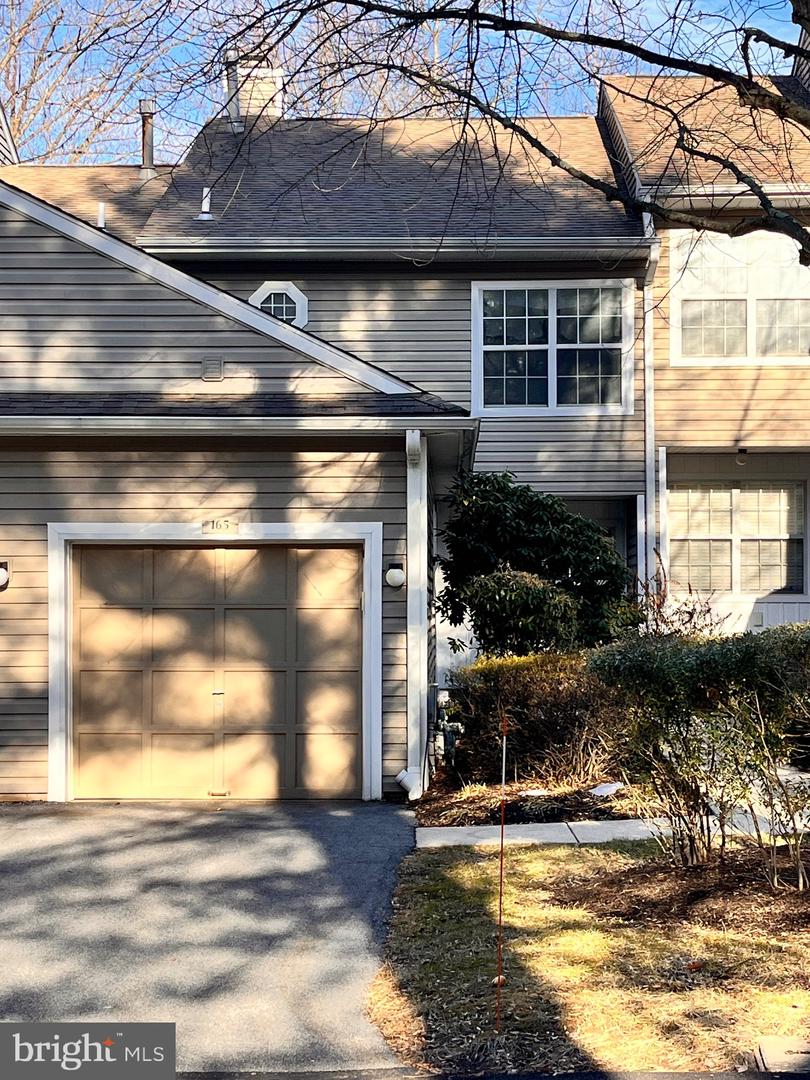 165 Kingswood Ct Property Photo